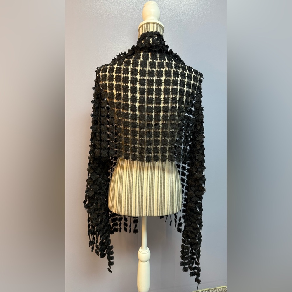 Elegant Black lace Crochet Women's evening shawl - Picture 5 of 12